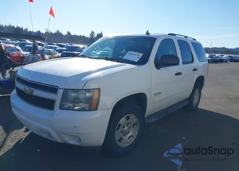 2010 Chevrolet Tahoe Ls z USA, uszkodzony, nr VIN 1GNUKAE05AR110959